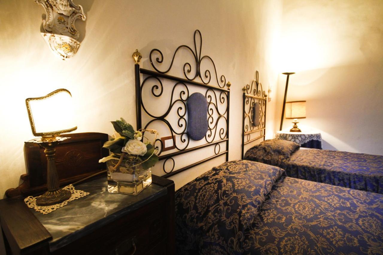 Antica Residenza Cicogna Bed & Breakfast Siena Exterior photo